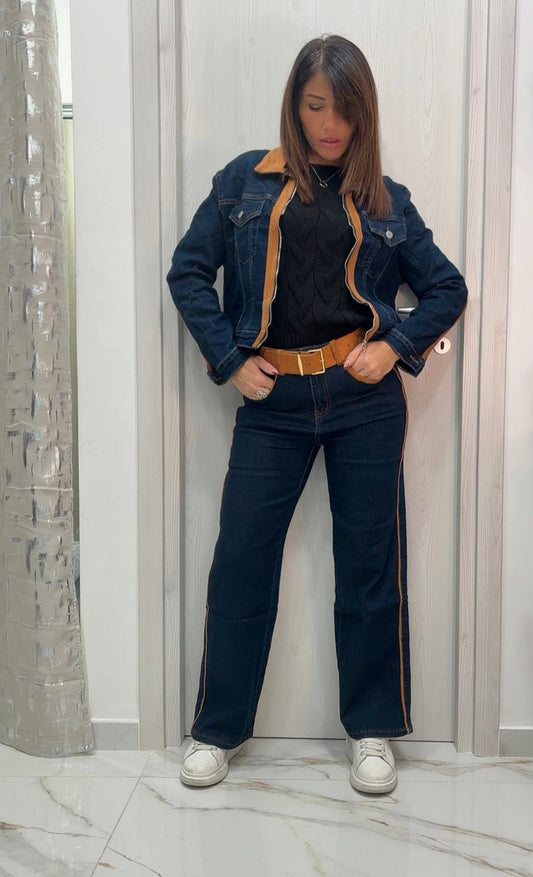 Coordinato in denim e camoscio con cintura