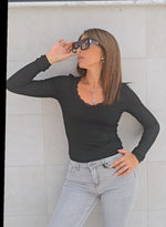 Maglia con scollo in pizzo