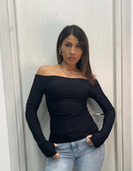 Maglia scollo a barca con guanto