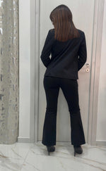 Tailleur con pantalone a zampa e cintura