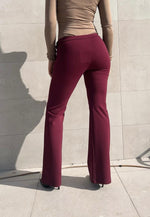 Pantalone a zampa con cinturino