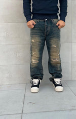 Jeans con strappo lavaggio sabbiato