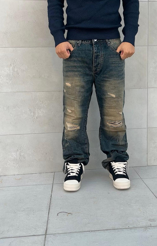 Jeans con strappo lavaggio sabbiato