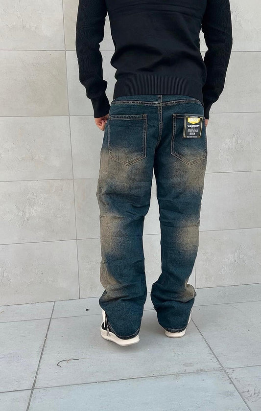 Jeans con strappo lavaggio sabbiato