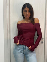 Maglia scollo a barca con guanto