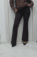 Pantalone a zampa con cinturino